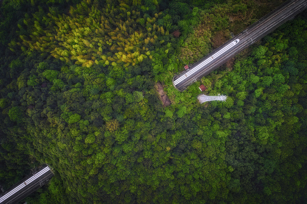 Гарний залізничний тунель в провінції Чжецзян, Китай