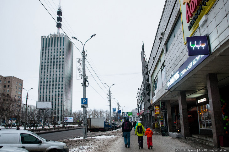 Самый центр – Воскресенская улица и небоскрёб на площади Ленина.