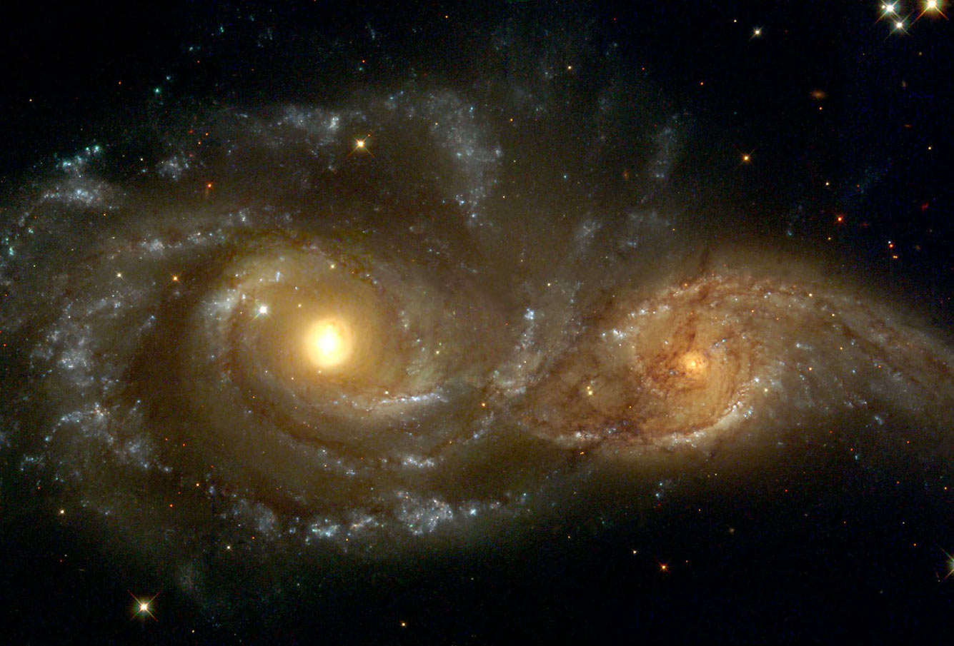 Спиральная галактика NGC 2207