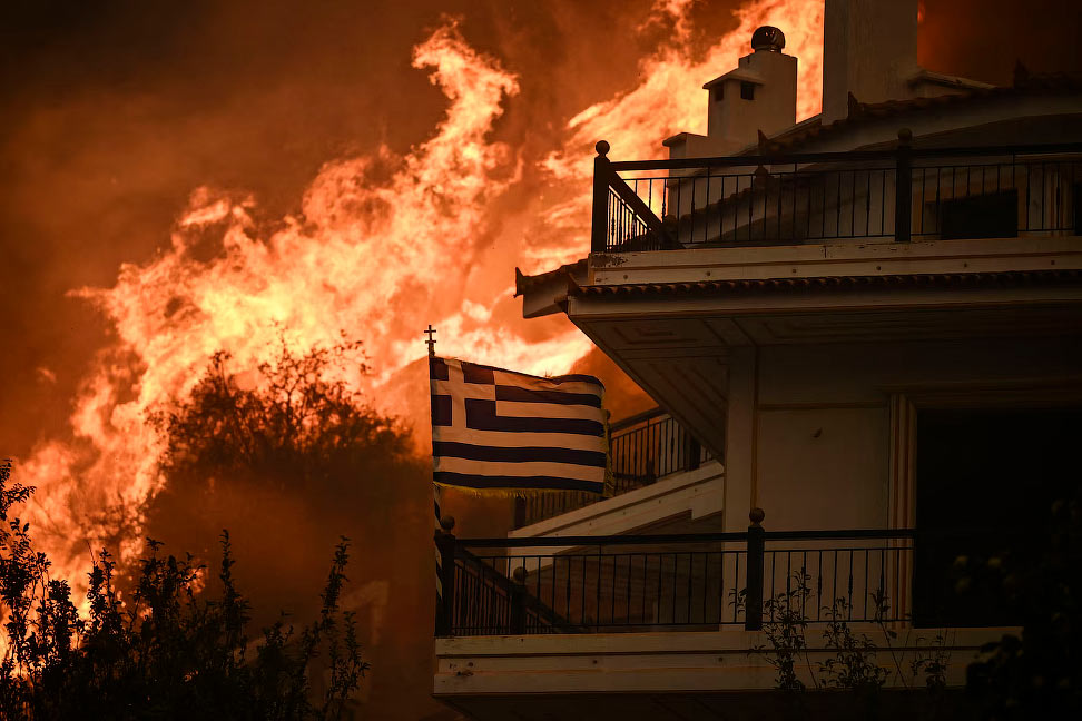 По всей Греции бушуют лесные пожары