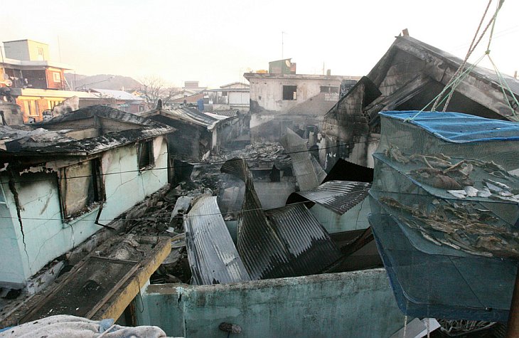 Разрушенные дома на южнокорейском острове Енпхендо