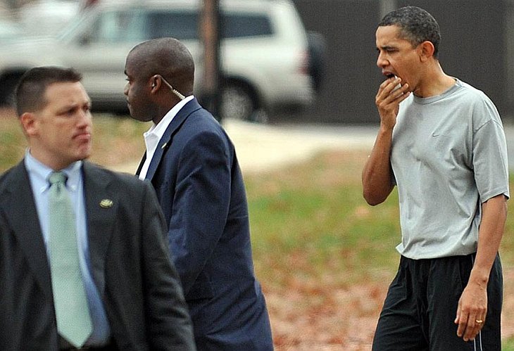 Президент США Барак Обама после игры в баскетбол в пятницу был госпитализирован
