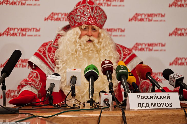 В Москве началась предновогодняя суета. Дед Мороз