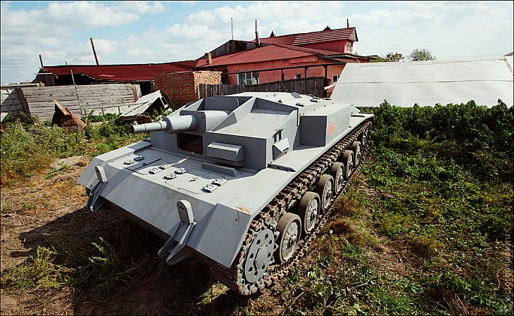 Музей самодельных танков и бронемашин в огороде
