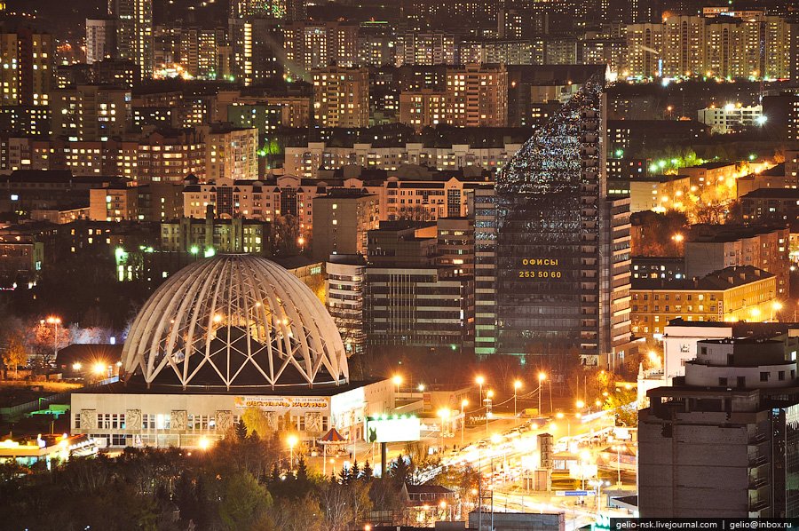 Ночной Екатеринбург с высоты птичьего полета. ЖК «Февральская революция»