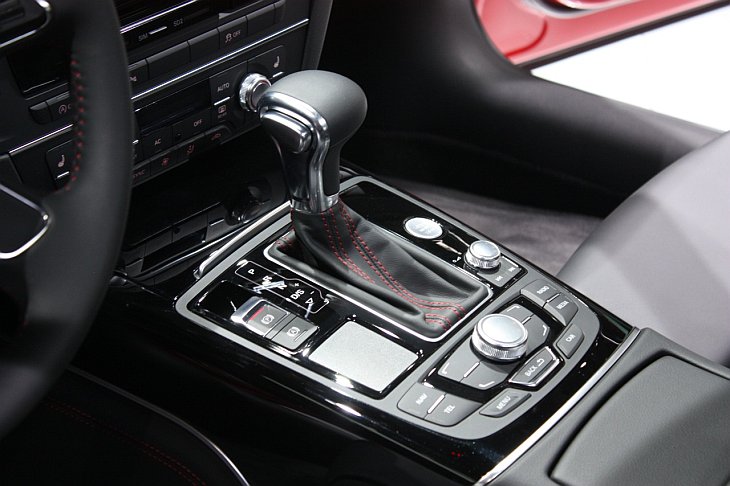 Седан Audi A6 2012