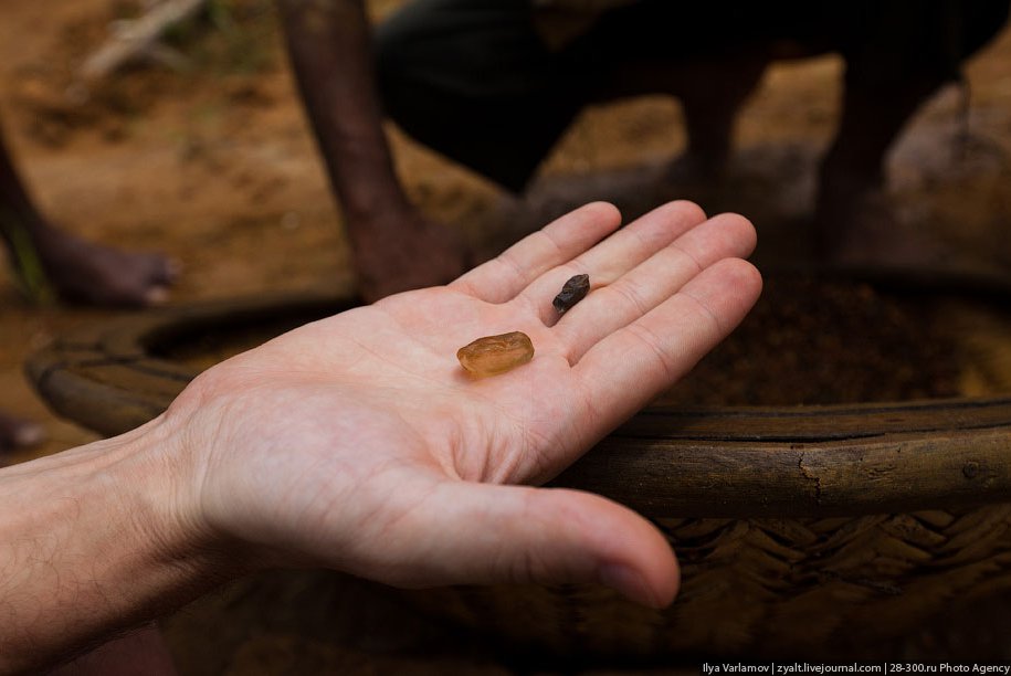 Добыча драгоценных камней в Шри-Ланке