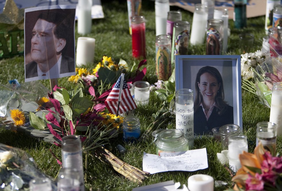 «Аризонский стрелок». Минута  молчания в память о погибших в США