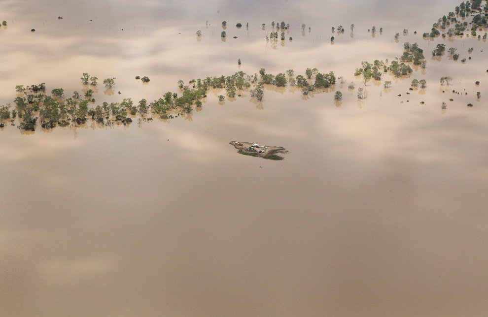 Наводнение в Австралии: Новый год под водой