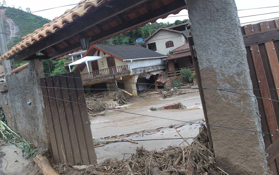 Наводнения и оползни в Бразилии