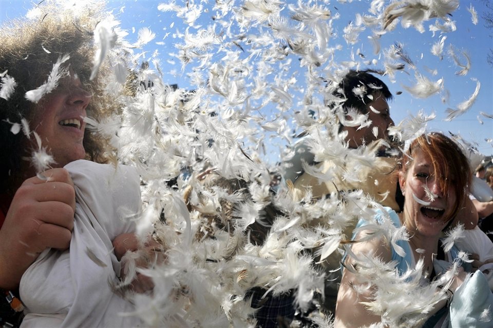 В первую субботу апреля в мире проходит Международный день битвы подушками