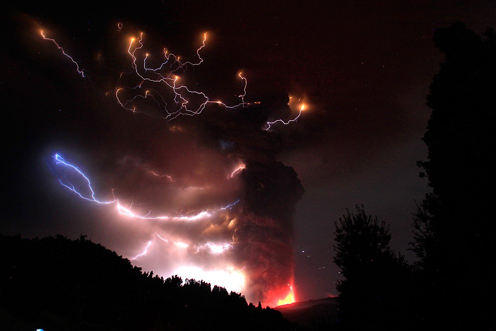Извержение вулкана Пуйеуэ: захватывающее и ужасающее зрелище