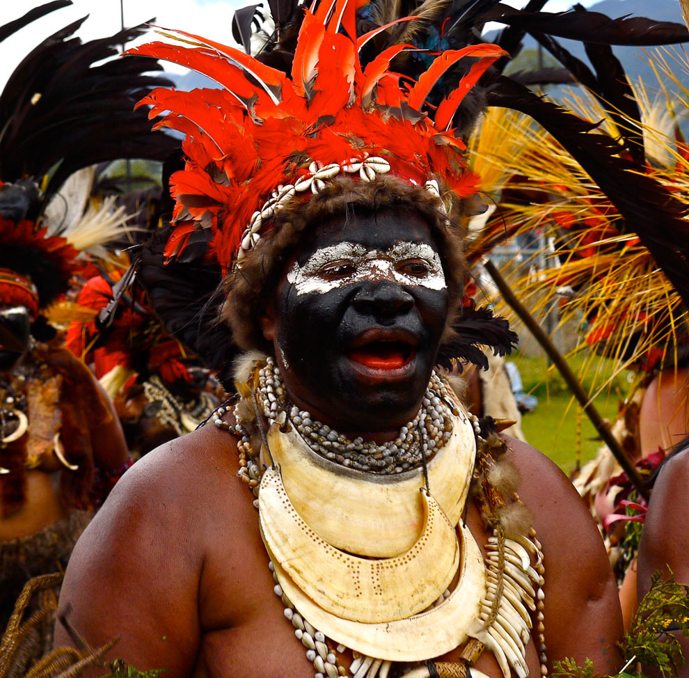 Разноцветные папуасы из Папуа-Новая Гвинея