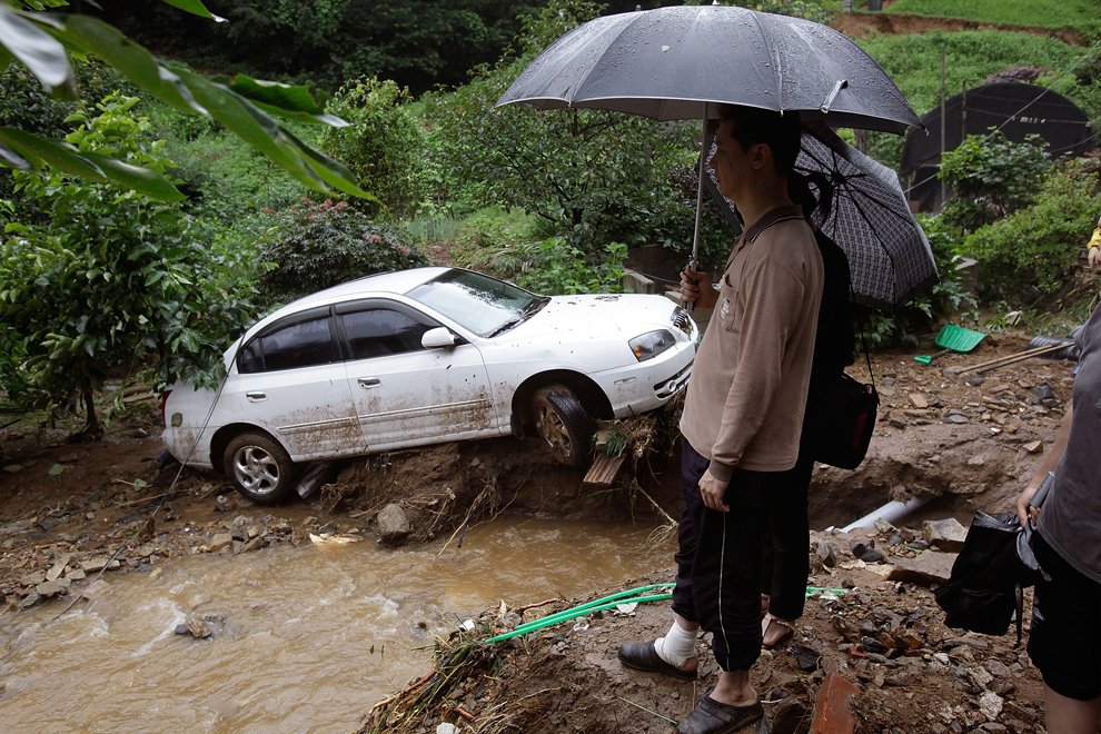 Стихийное бедствие в Южной Корее: наводнение и оползни