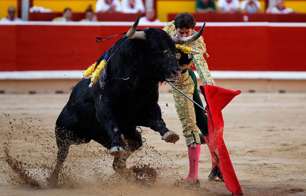 Испанский праздник Сан Фермин: бега быков