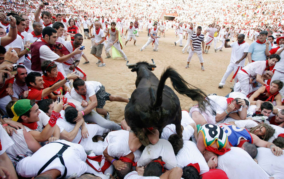 Испанский праздник Сан Фермин: бега быков