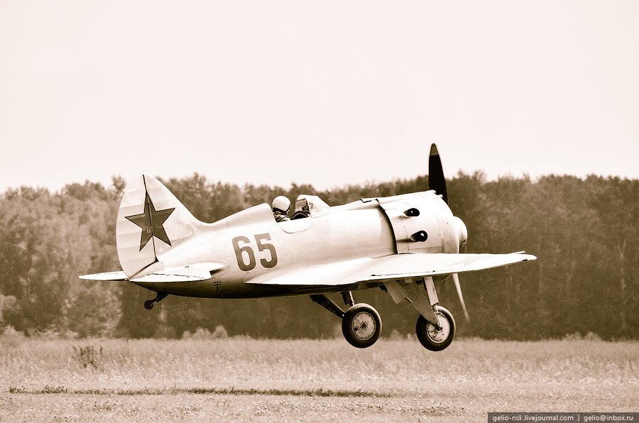 Полет истребителя И-16 «Ишак» 30-х годов