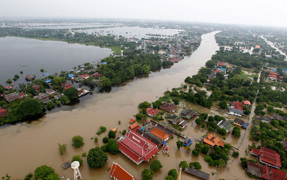Сильнейшее за последние 100 лет наводнение в Таиланде