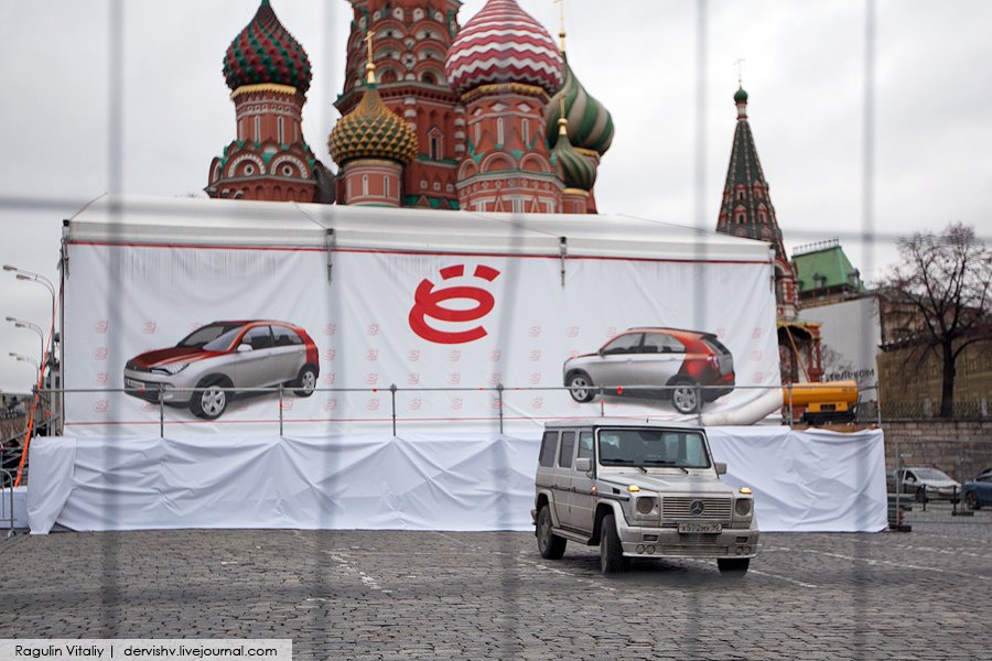 ё-мобиль у Кремля в Москве
