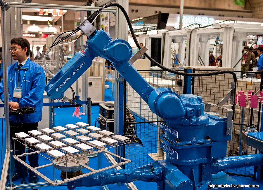 Международная выставка роботов в Токио