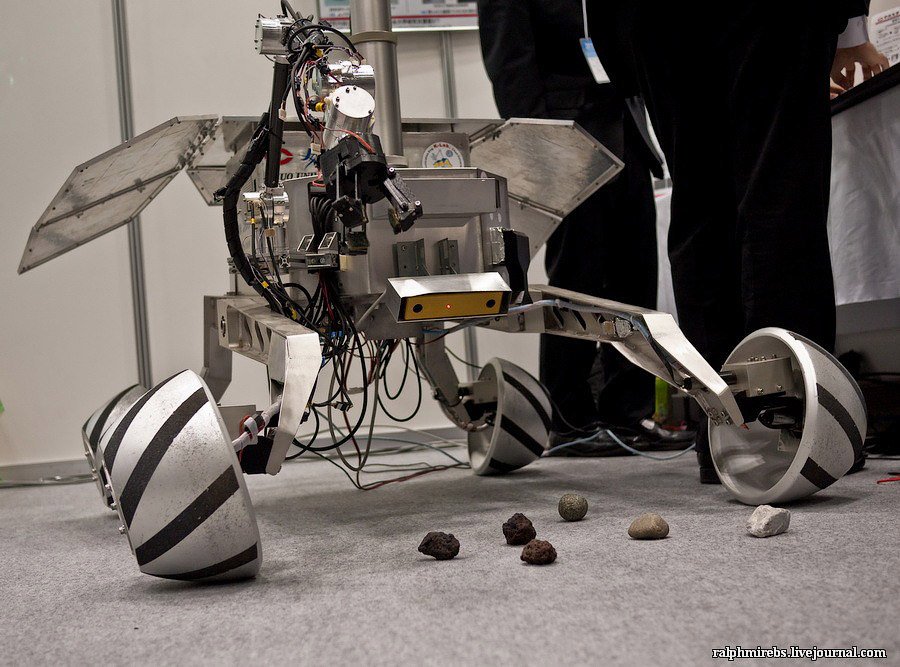 Международная выставка роботов в Токио