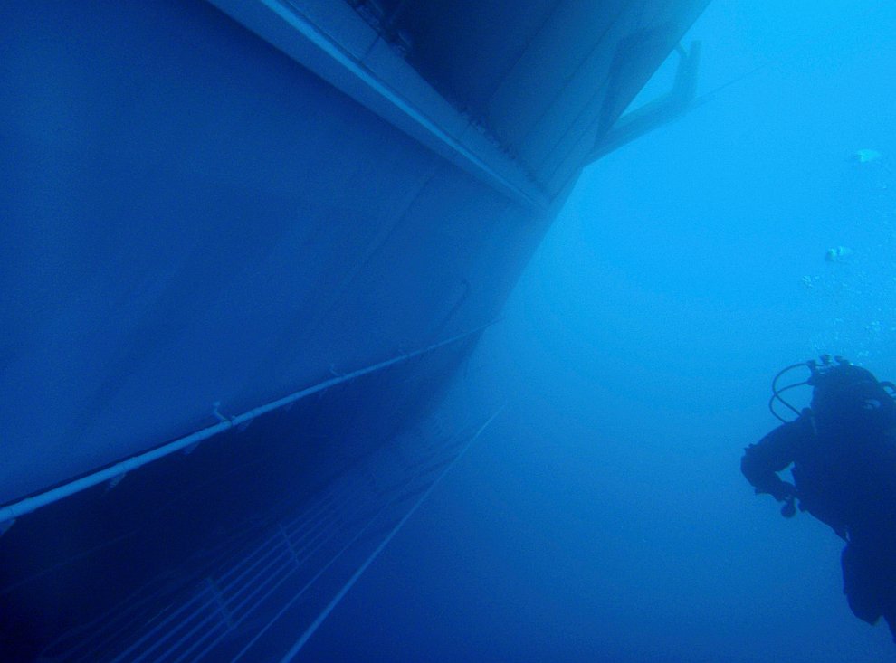 Внутри круизного лайнера Costa Concordia