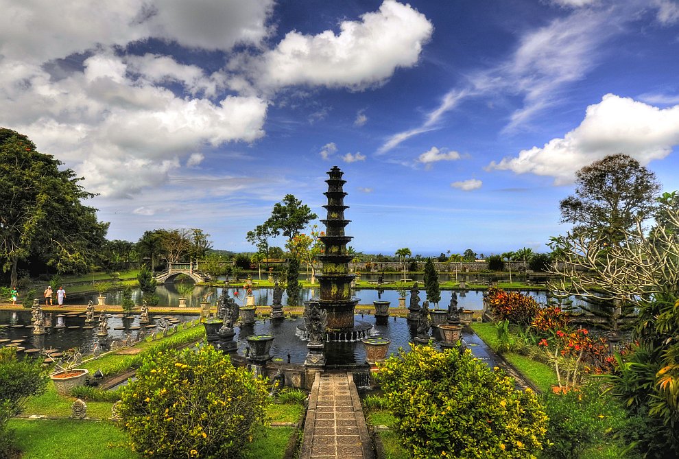 Водный дворец Тиртаганга на Бали