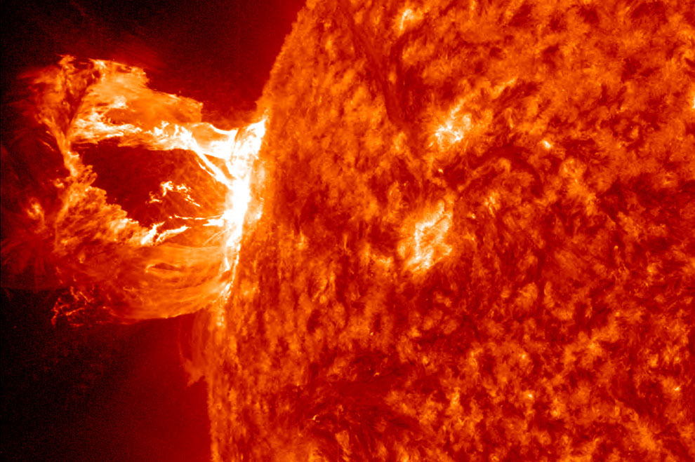 Вспышка на солнце 16 апреля 2012