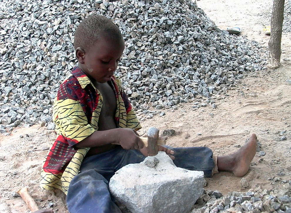 Всемирный день борьбы с детским трудом. Маленькие работники