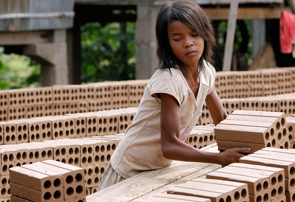 Всемирный день борьбы с детским трудом. Маленькие работники