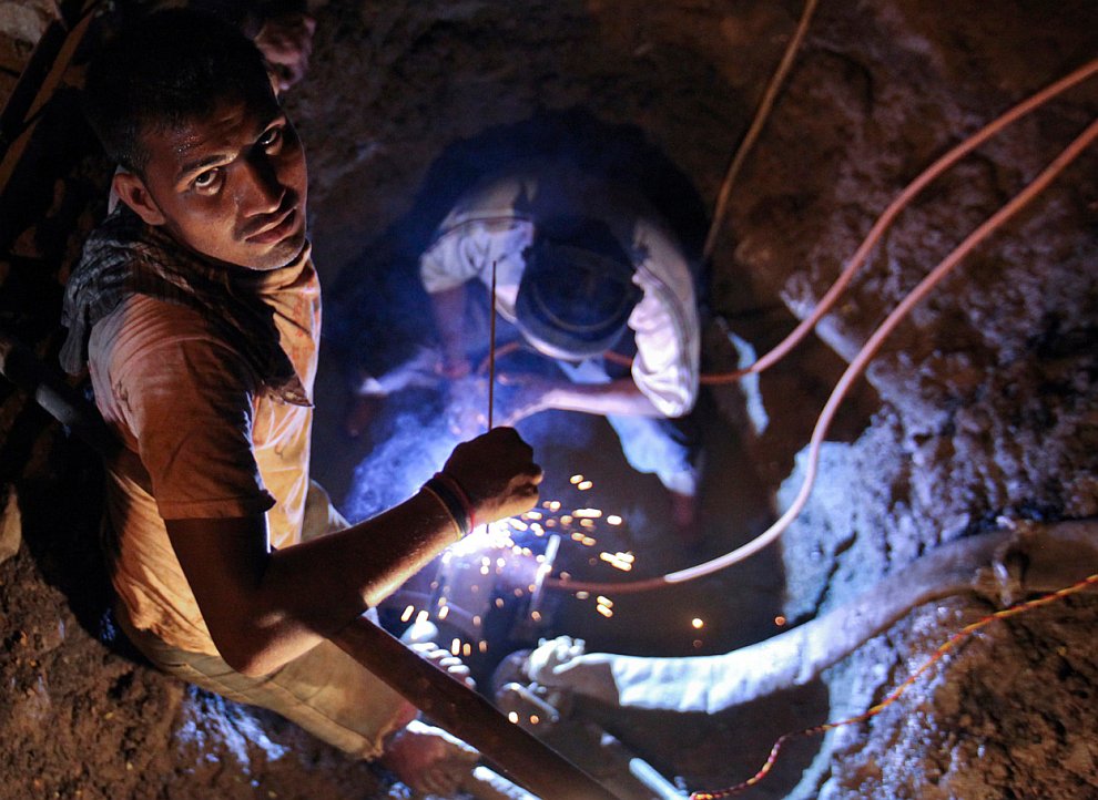 Ремонт подземного водопровода в Мумбаи