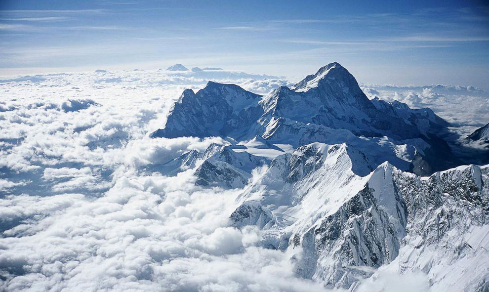Азия — гора Эверест, 8 848 м