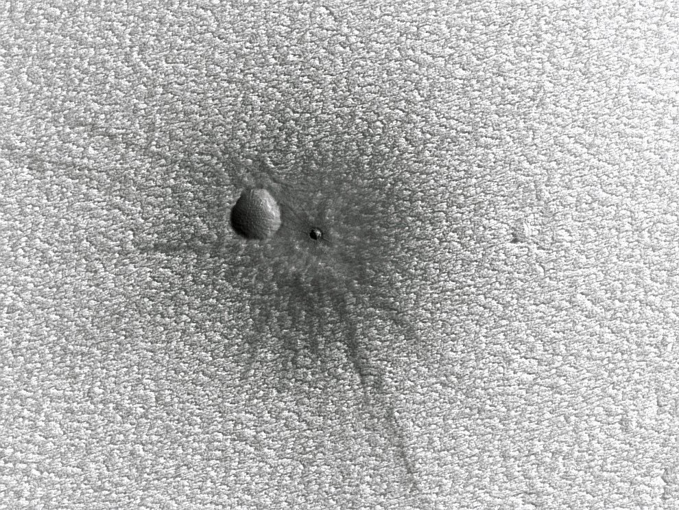 Два кратера в области на Марсе