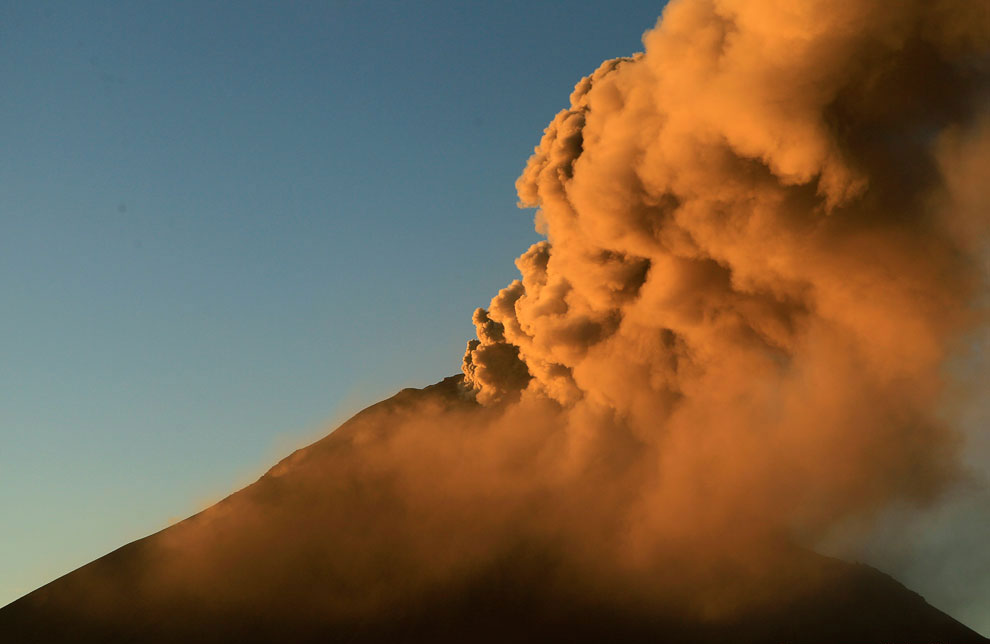 Извержение вулкана Тунгурауа на Эквадоре