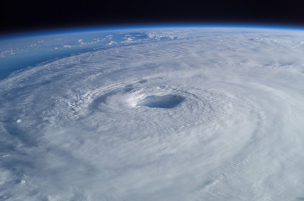 Вид урагана с МКС