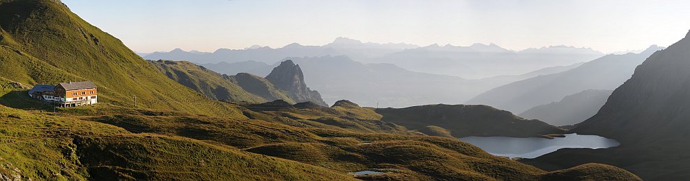 Панорама хребта Ретикон в Австрии