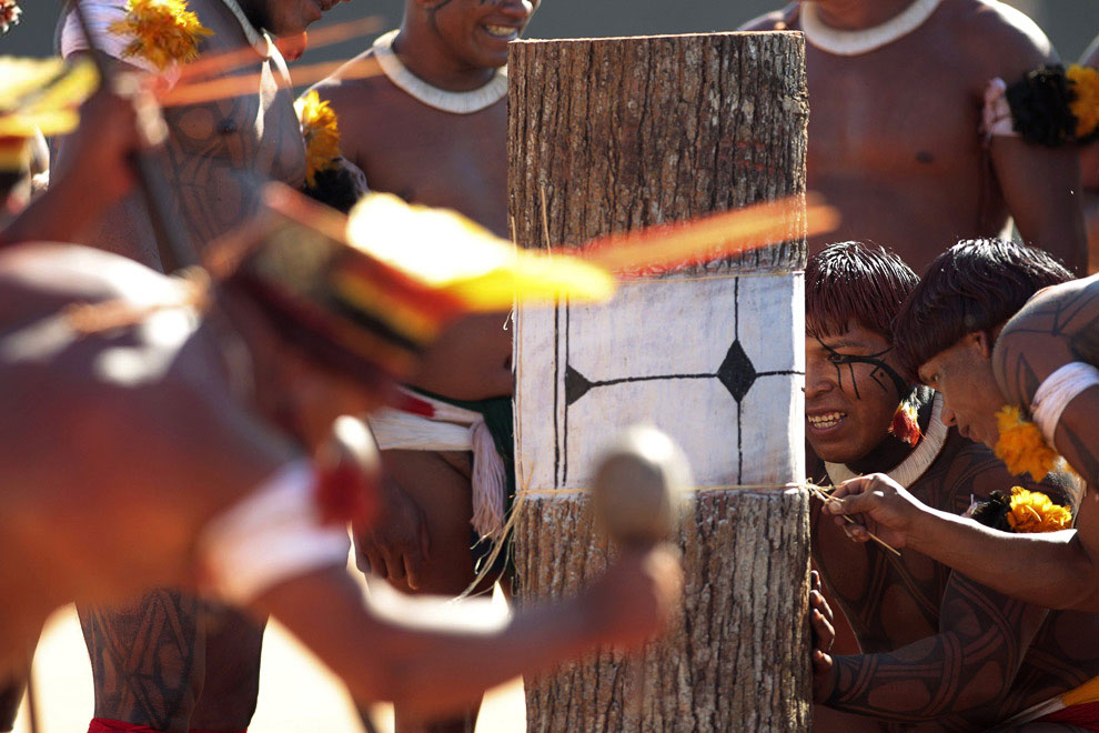 Жизнь племени в бассейне реки Амазонки