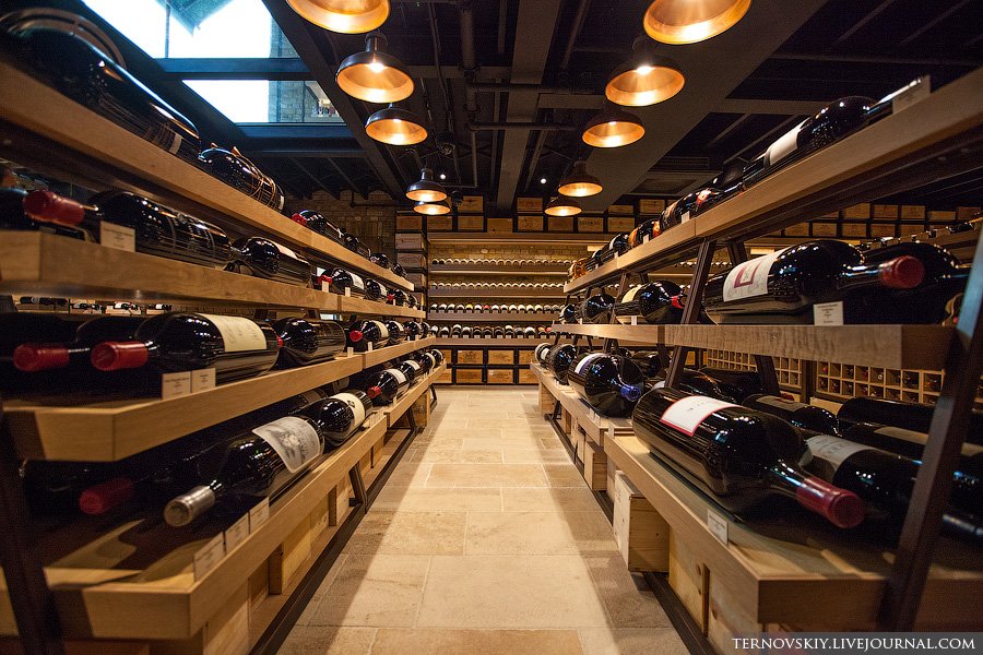 Элитный винный магазин Hedonism Wines в Лондоне