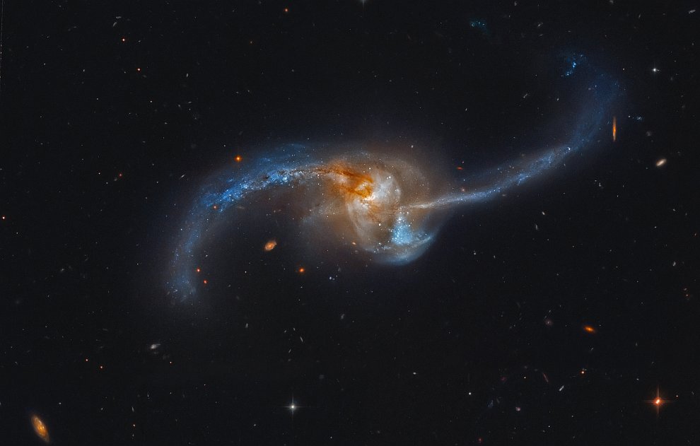 Сливающаяся галактика NGC 2623