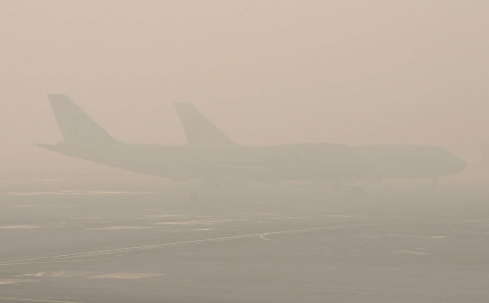 А это ядовитый смог в аэропорту Пекина