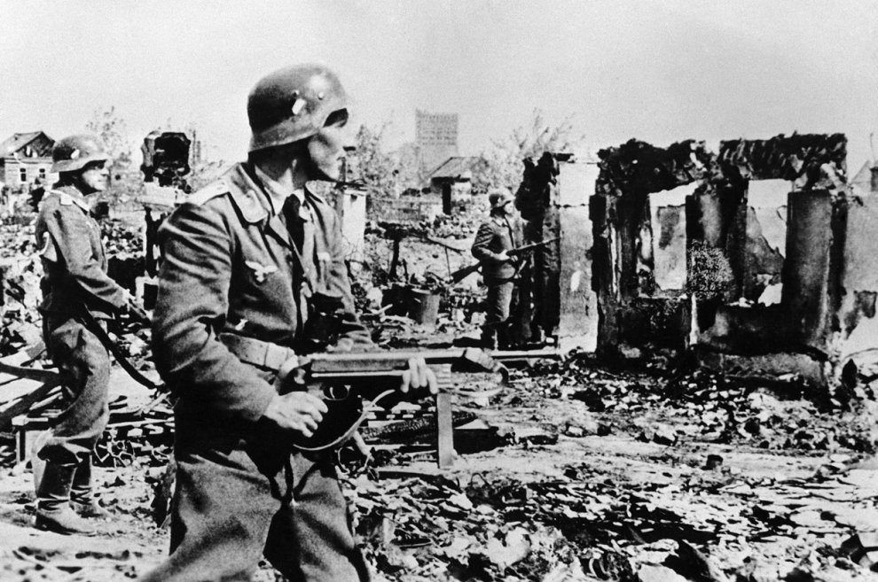 Немецкие солдаты на улицах Сталинграда