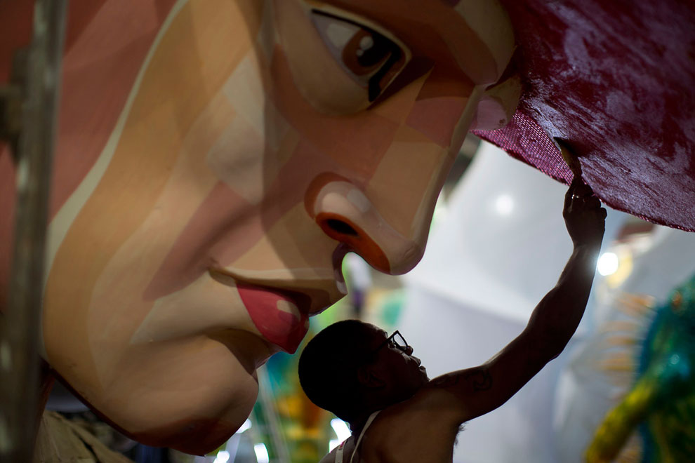 Самый красочный и самый знаменитый карнавал в мире проходит  в Рио-де-Жанейро