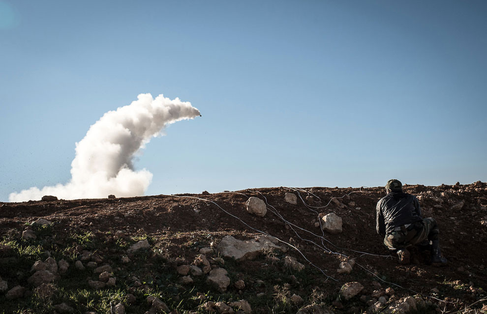 Подготовка к запуску ракеты в 30 км от Алеппо