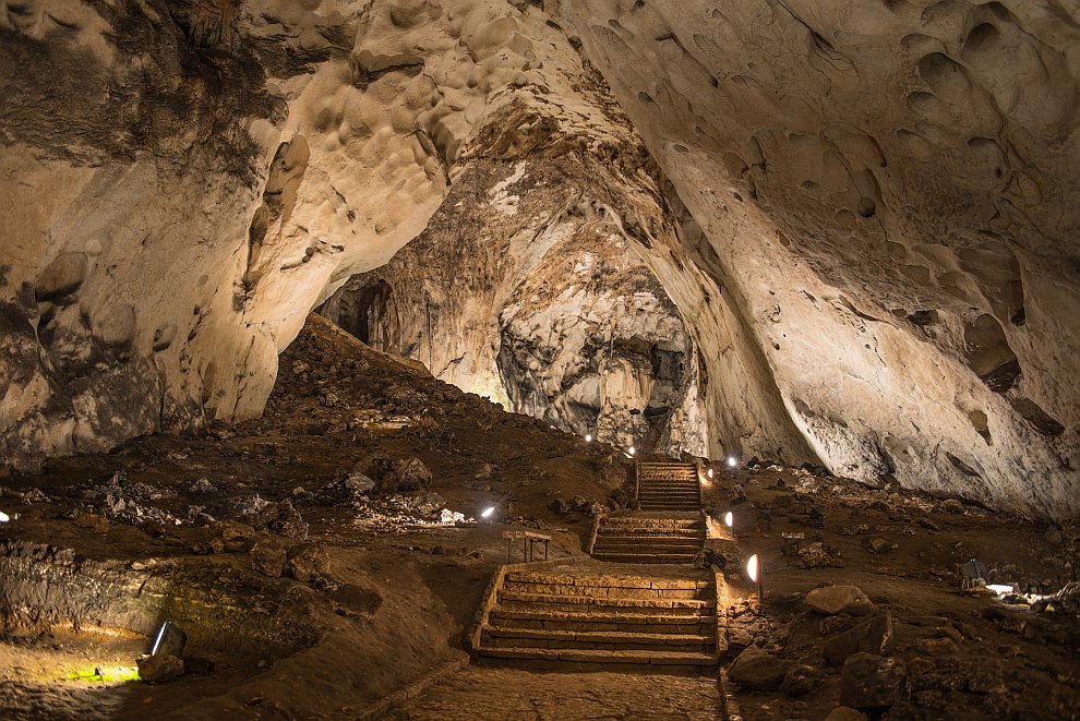 Крупнейшая пещера в Болгарии