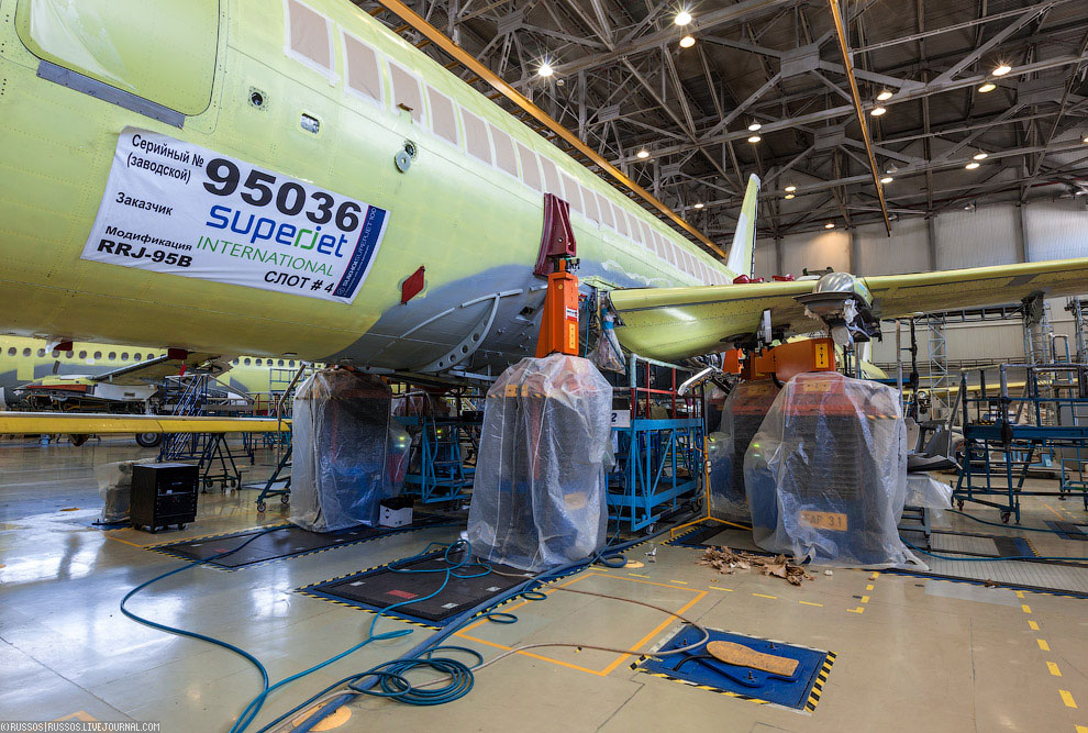 Как производят самолет Сухой Суперджет 100