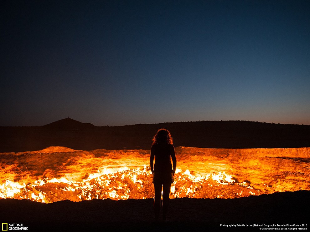 Дарваза (перс. «врата») — газовый кратер в Туркменистане
