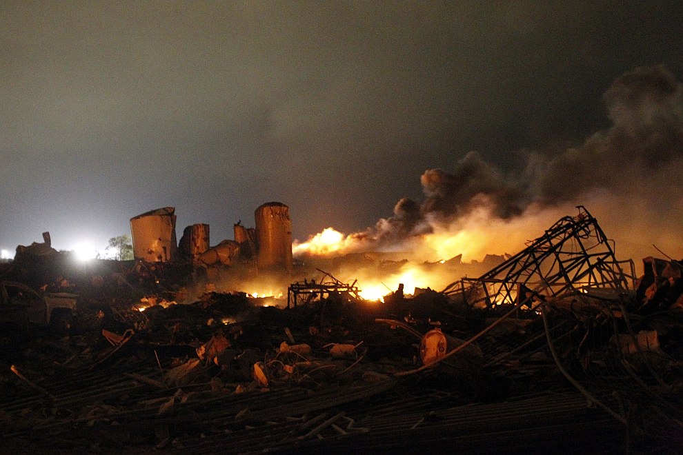 Мощный взрыв на заводе удобрений в Техасе