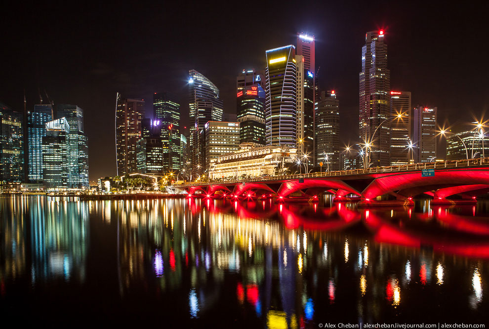 Отражения ночного Сингапура