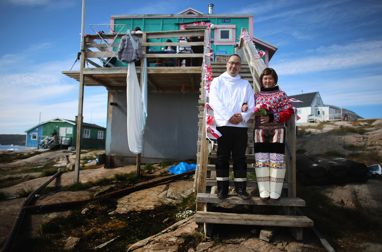 Давайте посмотрим, как проходят свадьбы на острове Гренландия