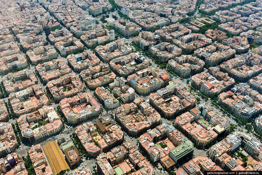 Эшампле или «Новый Город» — наиболее населённый район Барселоны